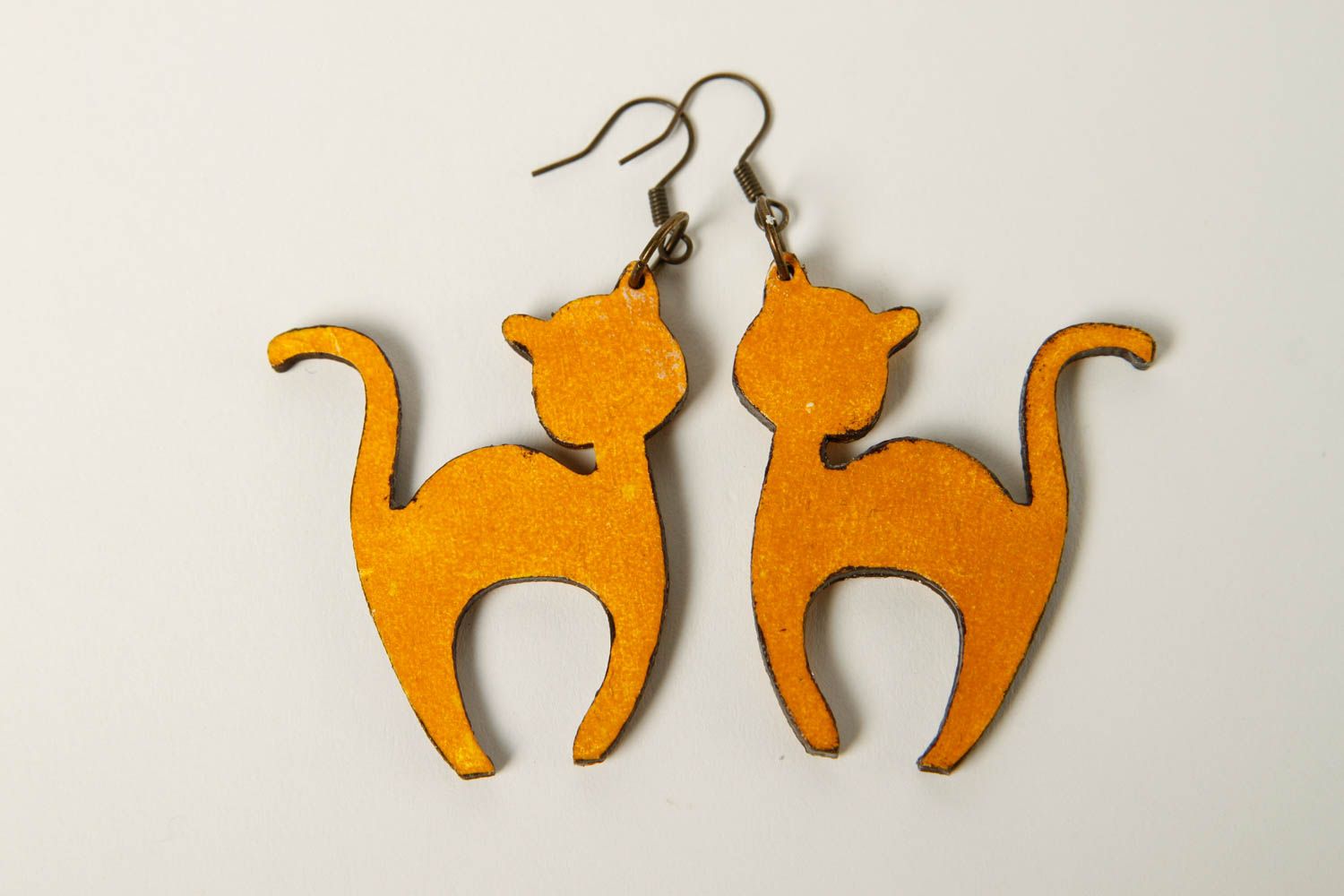 Украшение ручной работы модные серьги оранжевые коты деревянное украшение фото 3
