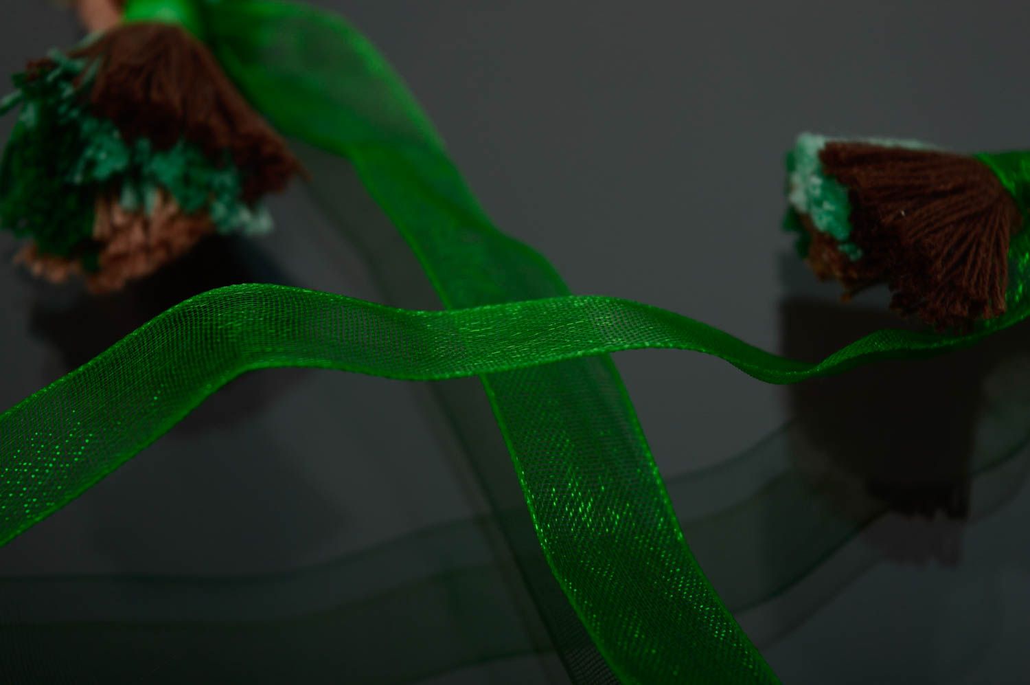 Ожерелье из ниток мулине и цепочки Зеленое лето фото 5