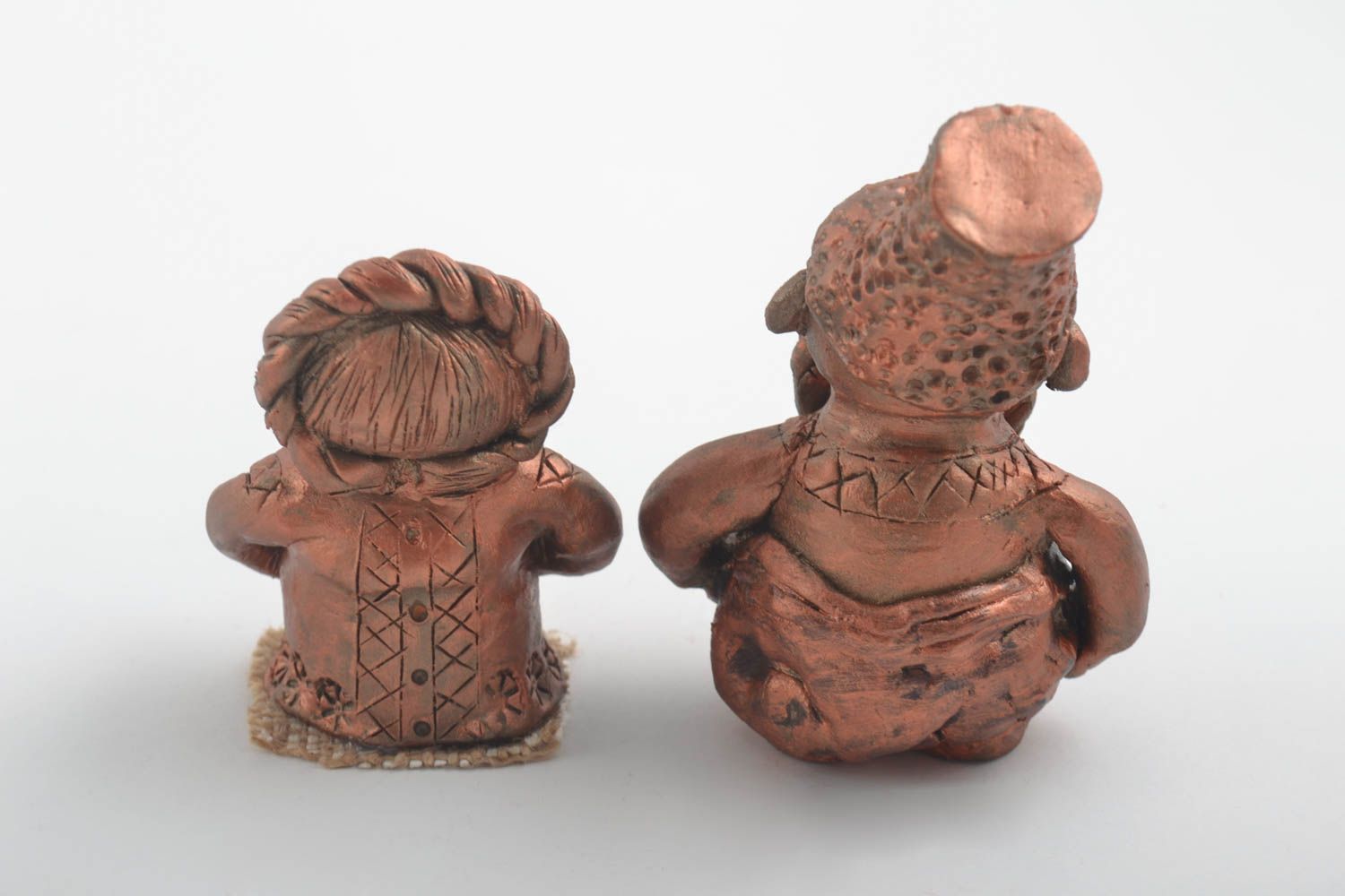 Statuine fatte a mano in ceramica set di due figurine divertenti originali foto 2