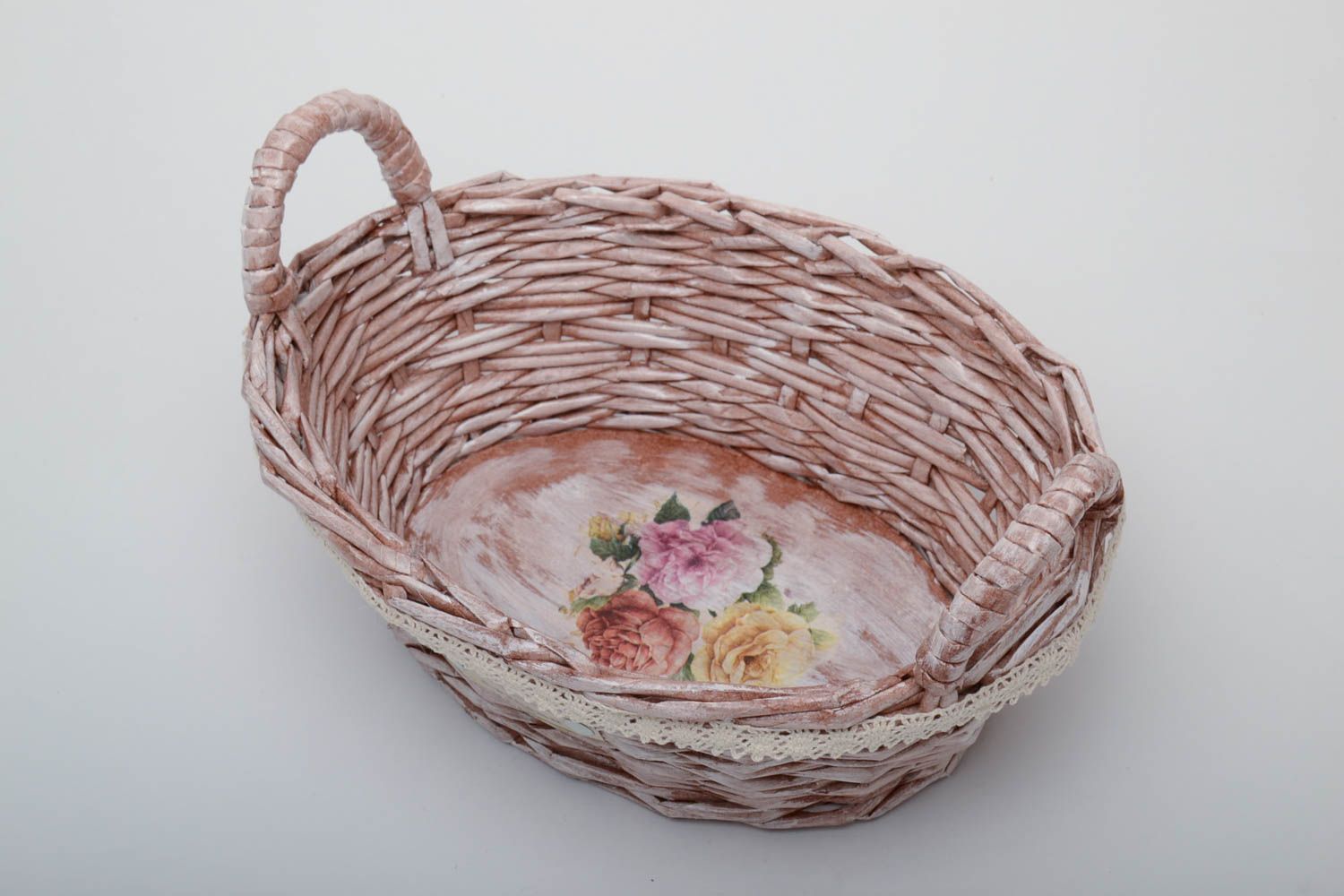 Newspaper basket for bread and fruit photo 3