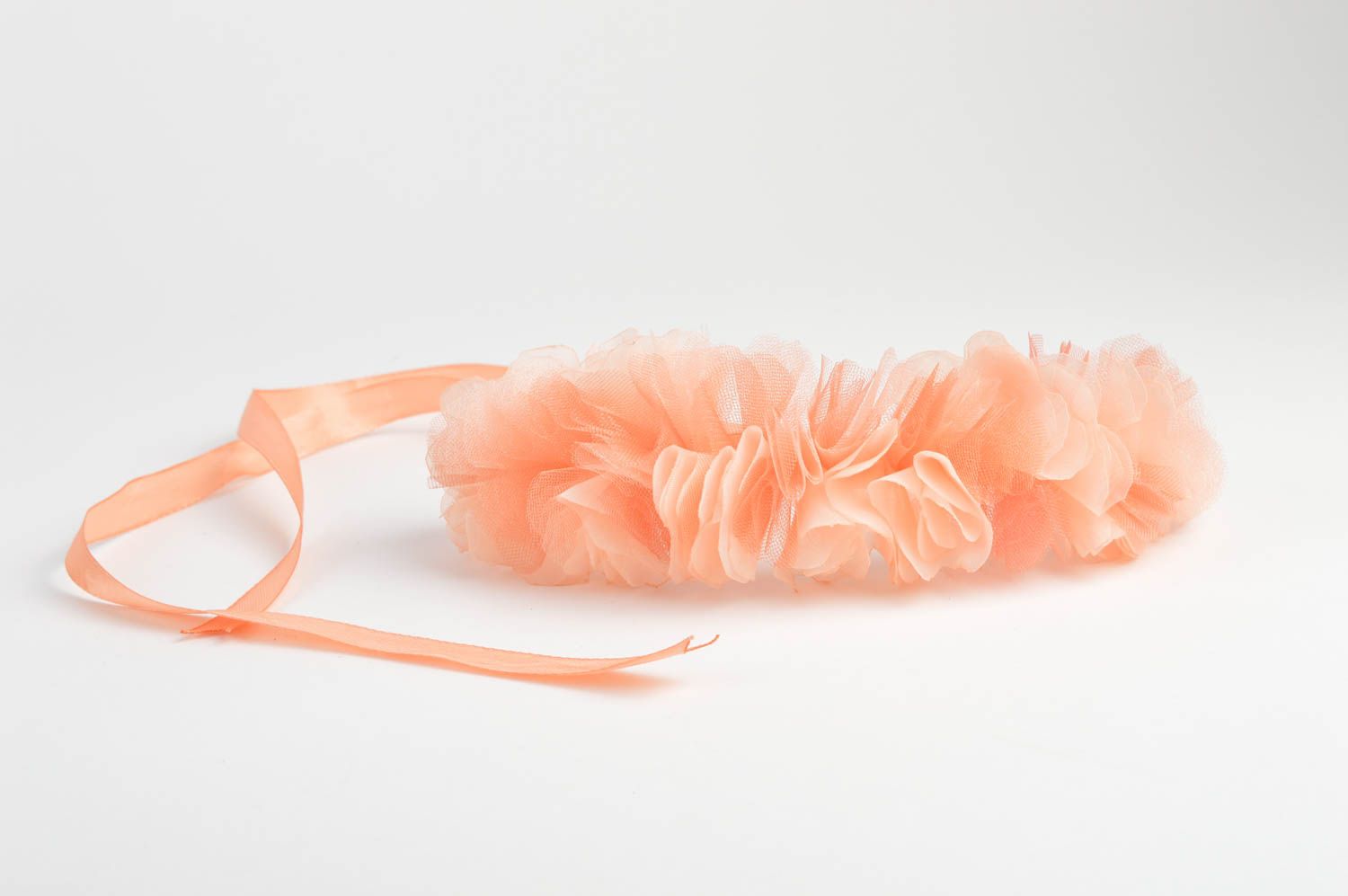 Розовая детская повязка для волос из фатина на ленте для девочки ручной работы фото 3