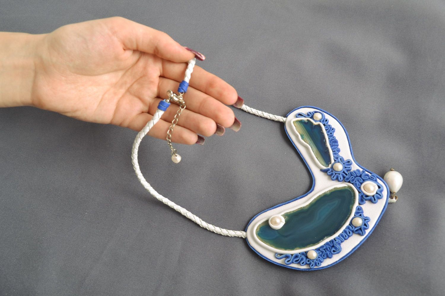 Künstlerisches Damen Leder Collier mit Achat und Perlen in Blau und Weiß handmade foto 2