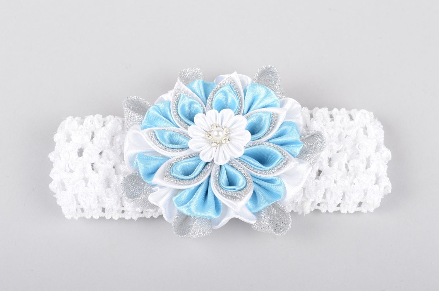 Bandeau cheveux blanc fait main avec fleur bleu clair Accessoire fille photo 1