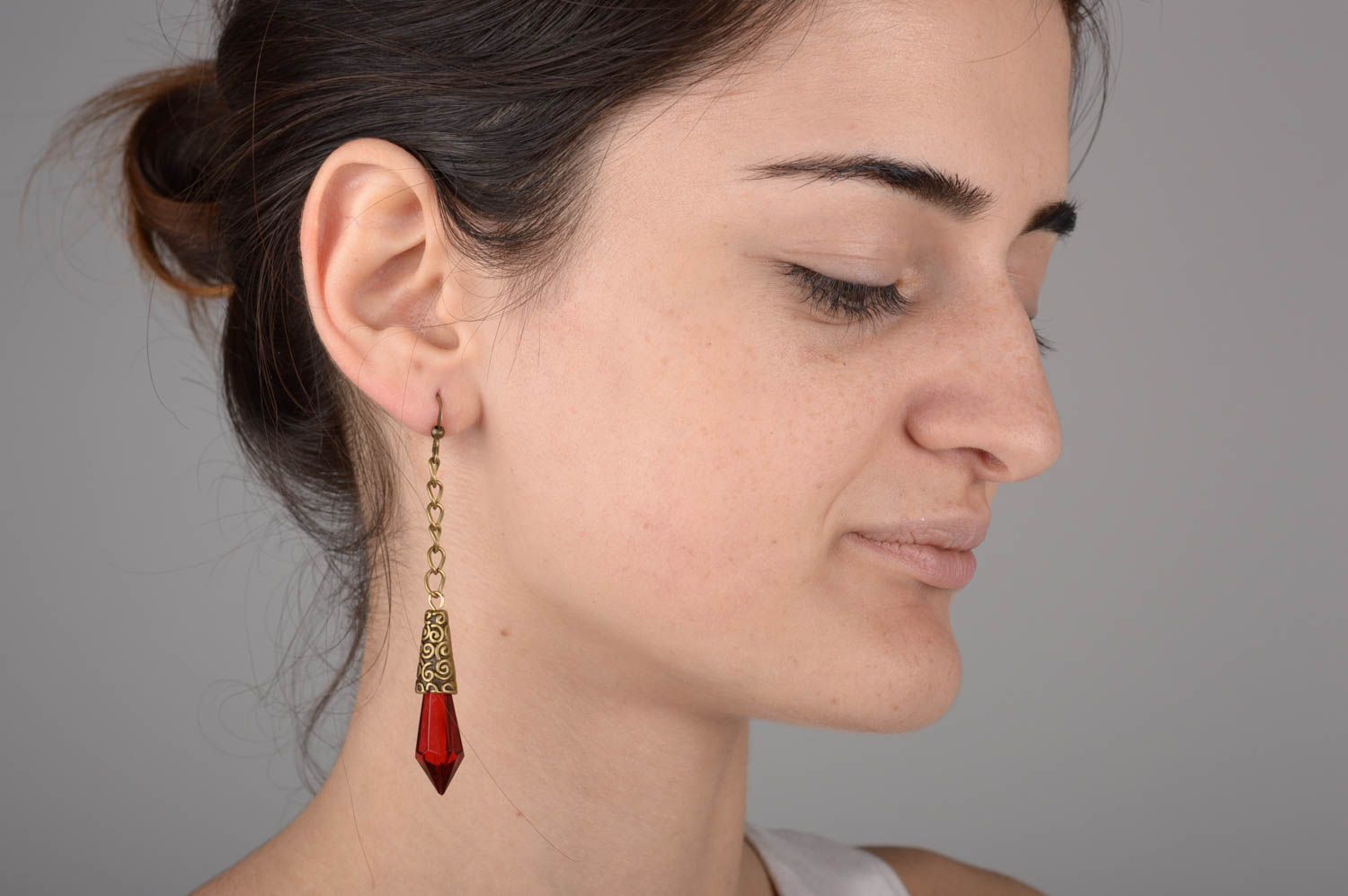 Boucles d'oreilles pendantes Bijou fait main cristal rouge Cadeau femme photo 5