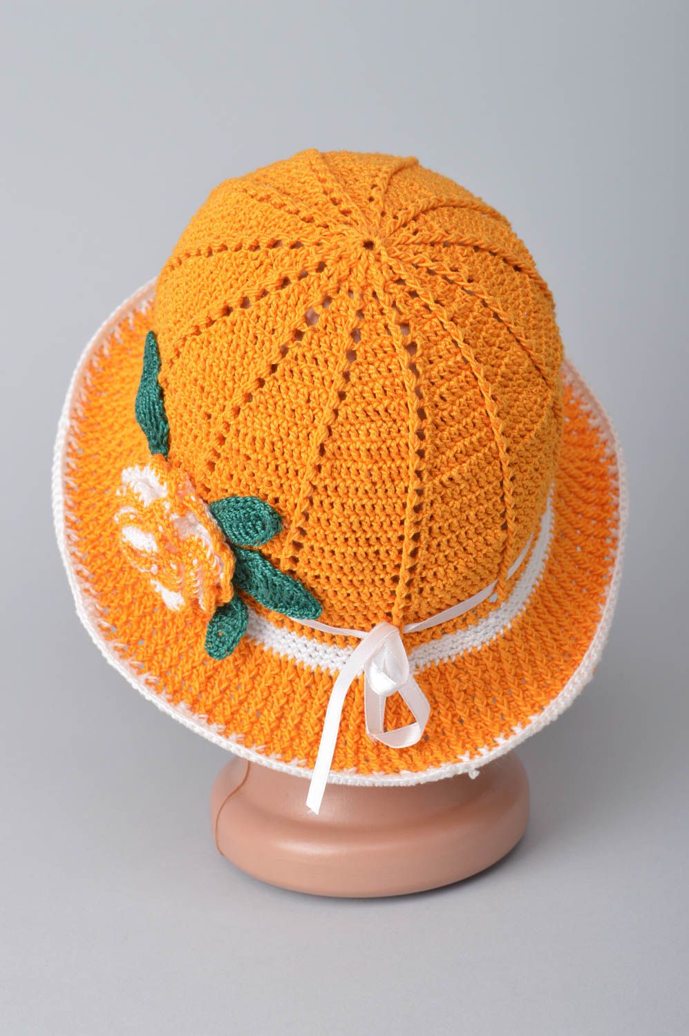 Bonnet tricot Chapeau au crochet fait main Vêtement enfant orange avec fleur photo 10