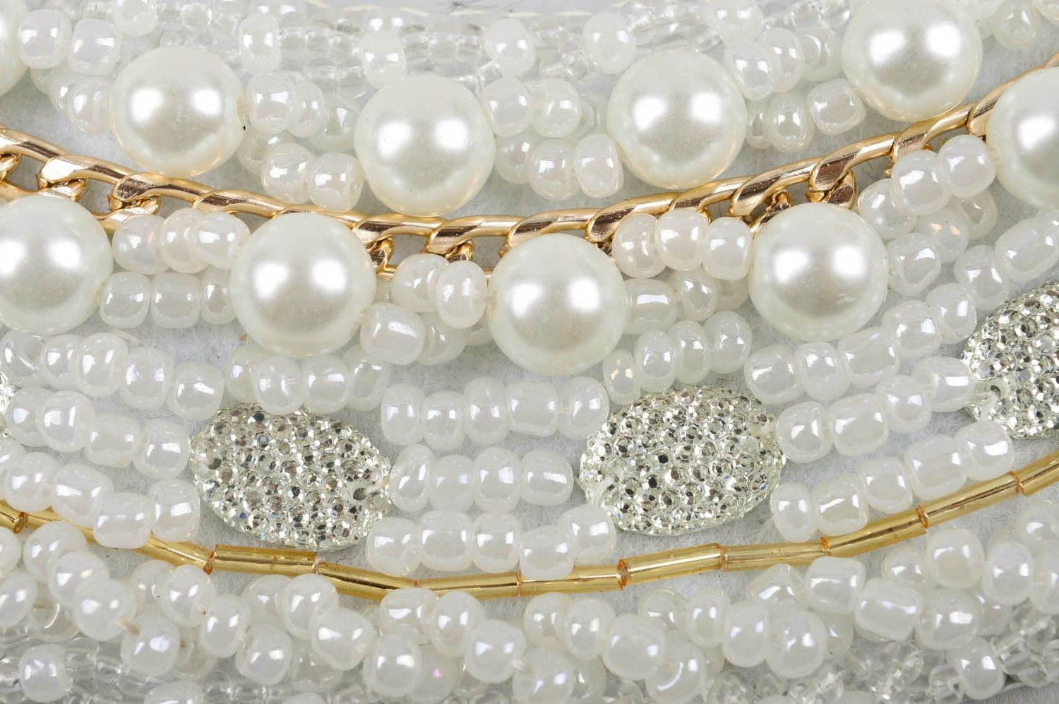 Collier brodé blanc Bijou fait main faux perles design Accessoire pour femme photo 3