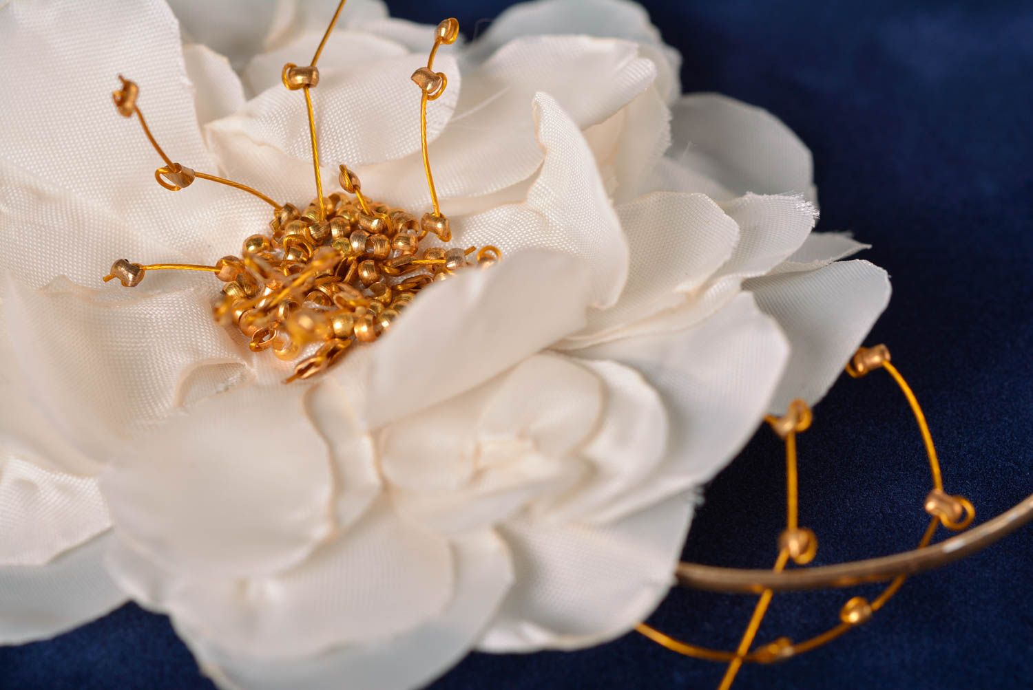 Broche fleur Bijou fantaisie fait main blanc Accessoire femme design cadeau photo 5
