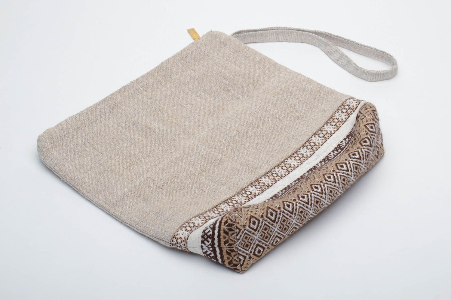 Linen clutch with embroidery photo 2