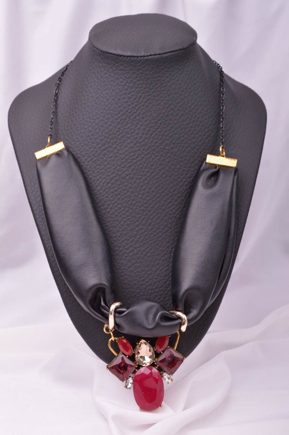 Collier fantaisie Bijou fait main en cuir artificiel noir Accessoire femme photo 1