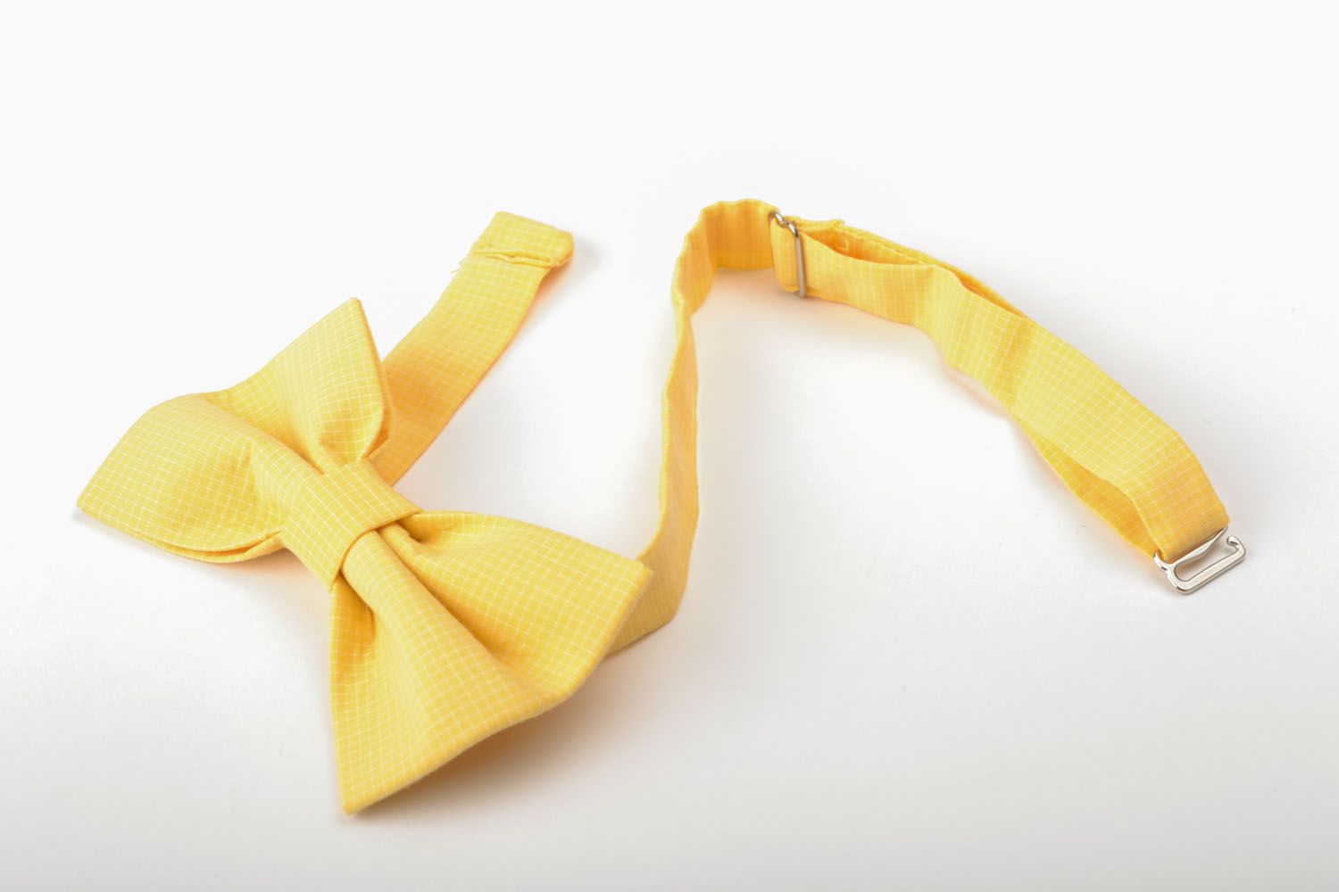 Gravata-borboleta artesanal amarela para traje  foto 3