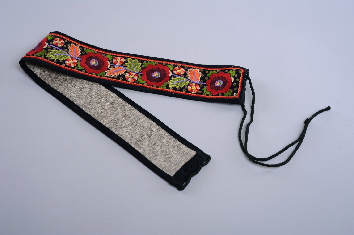 Velvet belt with embroidery photo 1