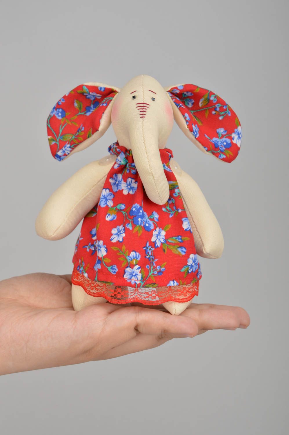 Jouet éléphant en robe rouge à fleurs en coton fait main pour enfant joli photo 5