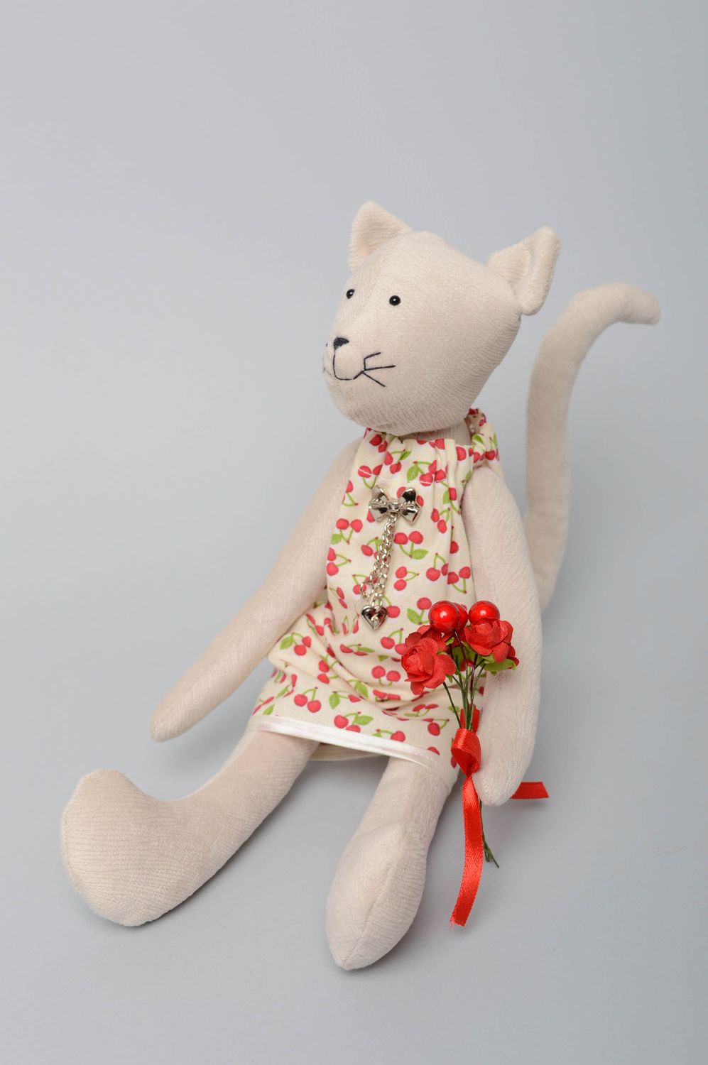 Künstlerisches Kuscheltier handgemacht Katze mit Blumenstrauß   foto 1