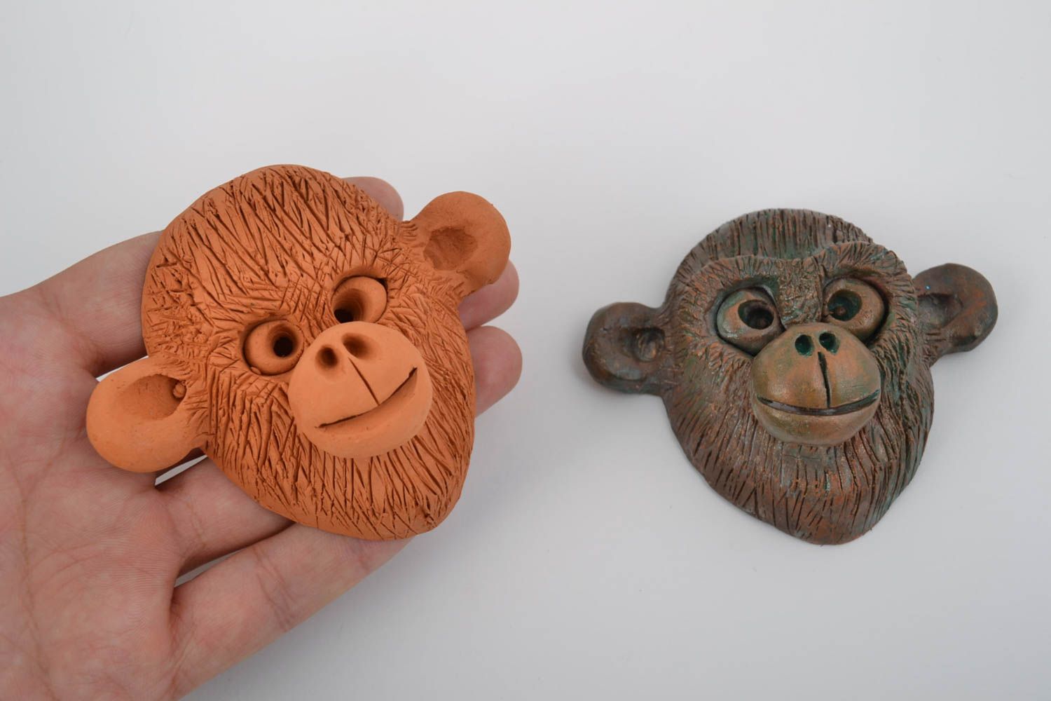 Set of 2 handmade souvenir ceramic animal masks of monkeys for wall decoration photo 4