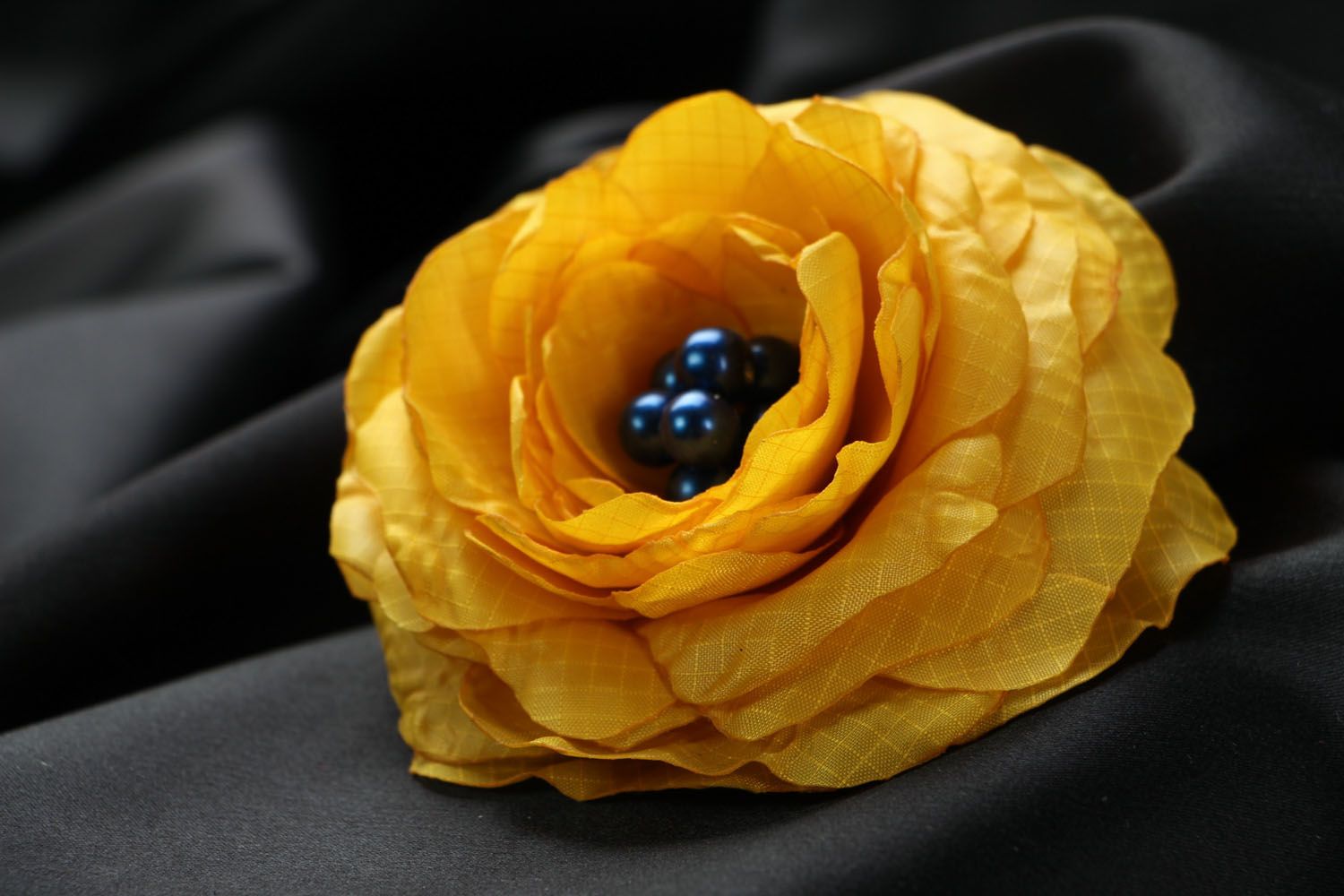 Broche-flor artesanal de seda  foto 2