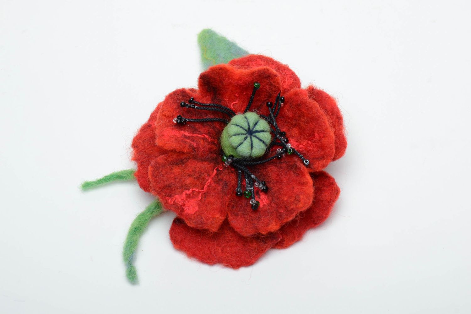 Red wool brooch in the shape of poppy photo 2