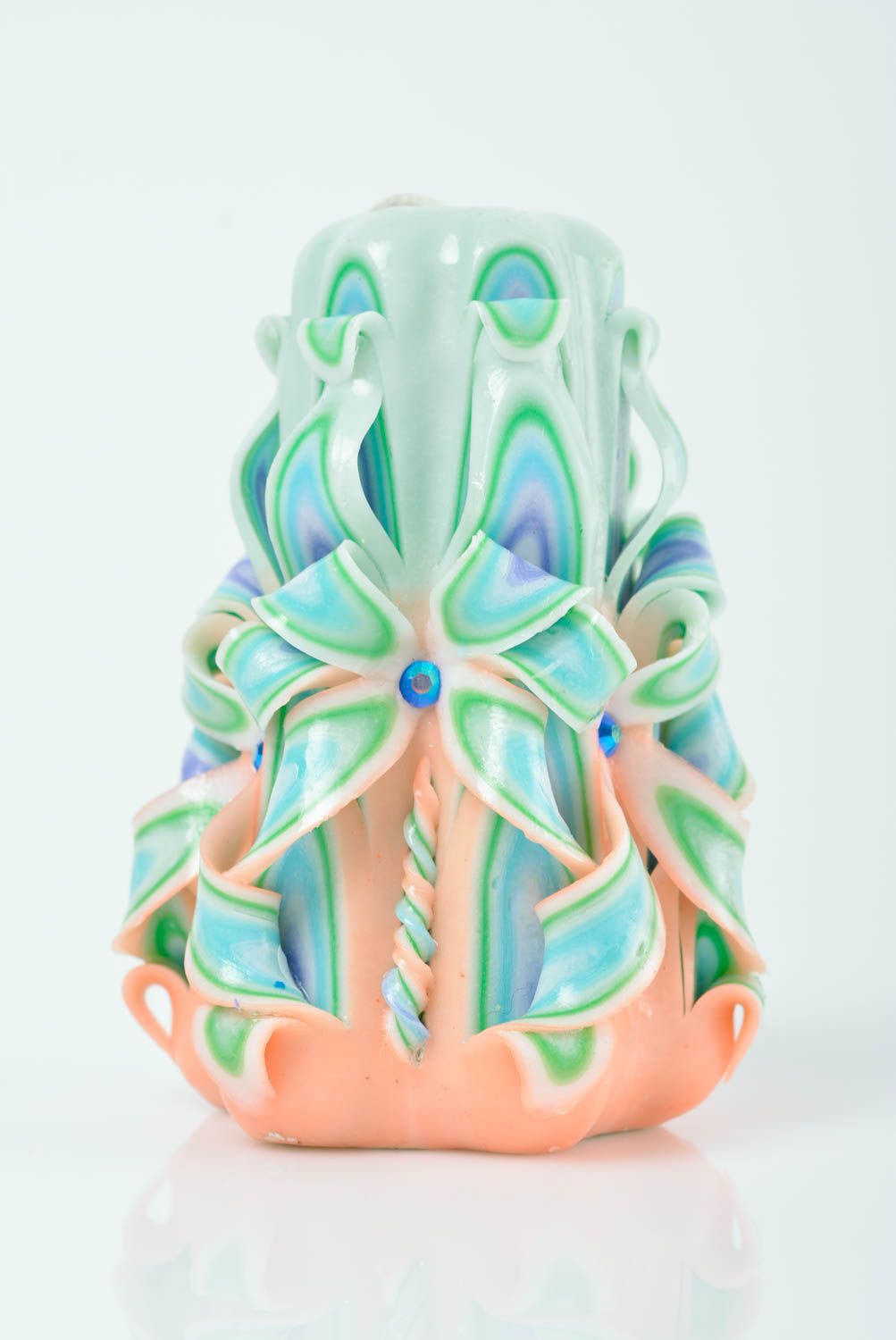 Bougie sculptée décorative faite main en paraffine couleurs pastel de design photo 1