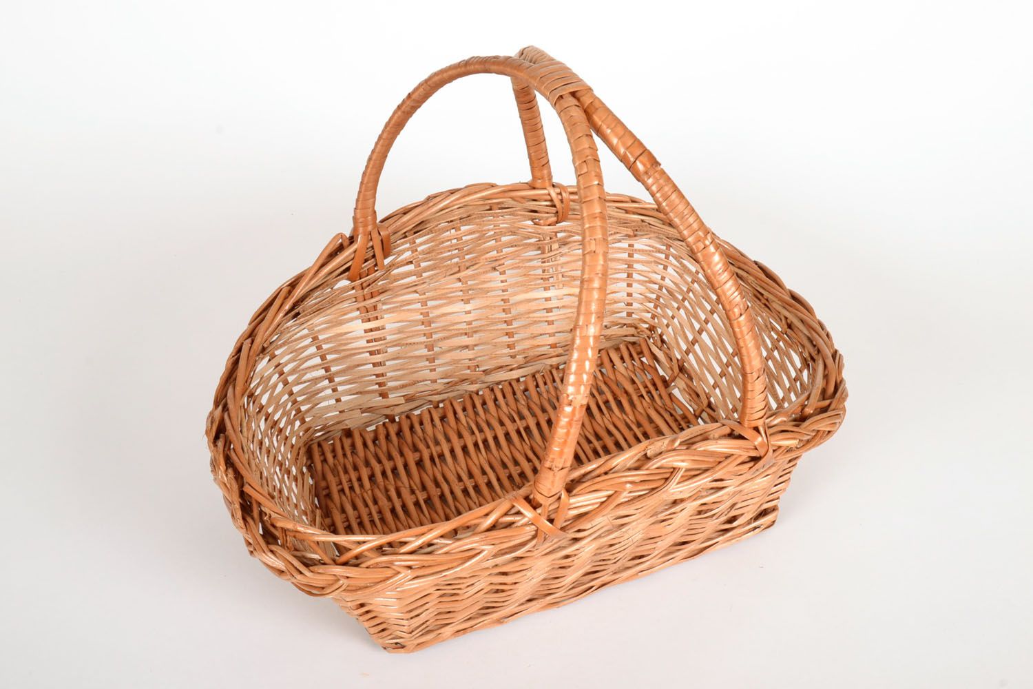 Woven basket with two handles photo 4