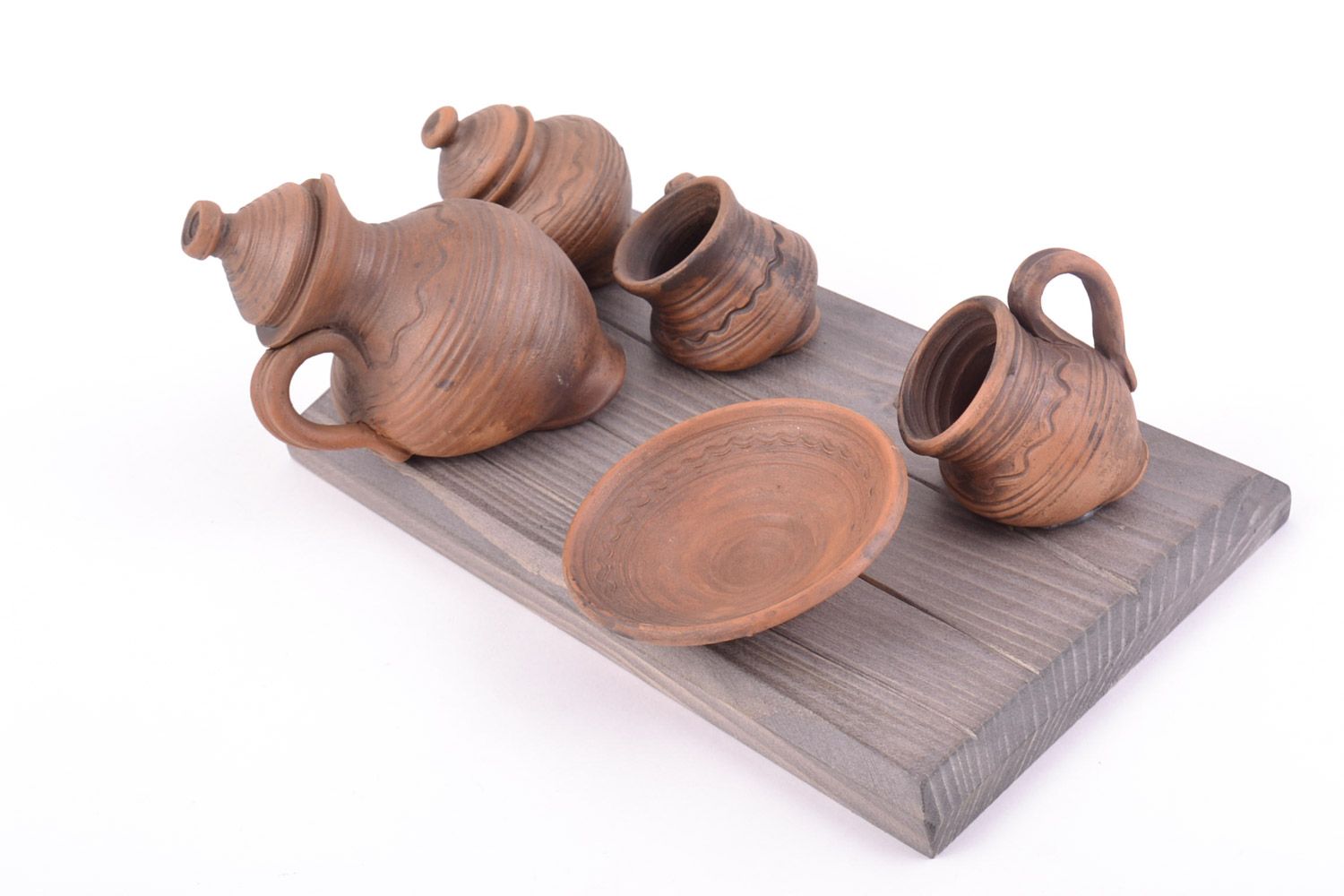 Объемное панно в виде деревянной доски с глиняной посудой на кухню ручной работы фото 5