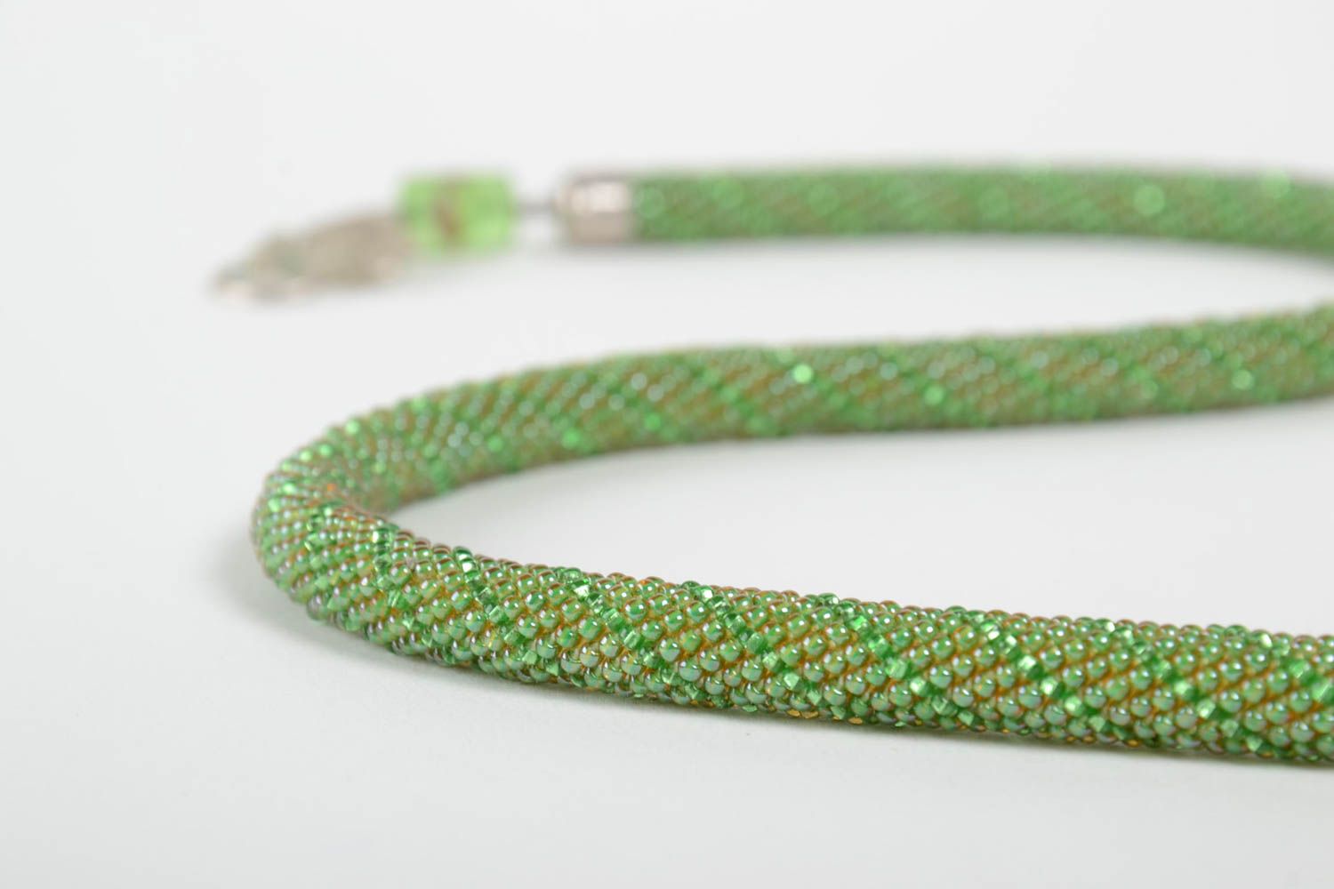 Collier spirale Bijou fait main, Accessoire femme vert perles de rocaille design photo 5