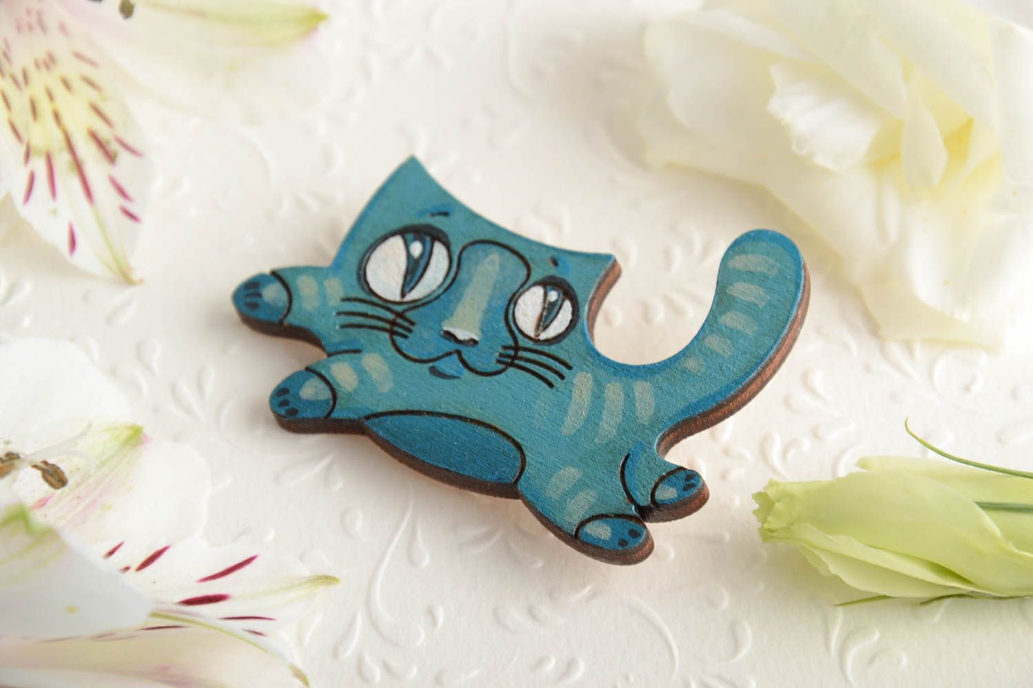 Beautiful bright painted handmade plywood brooch in the shape of cat photo 1