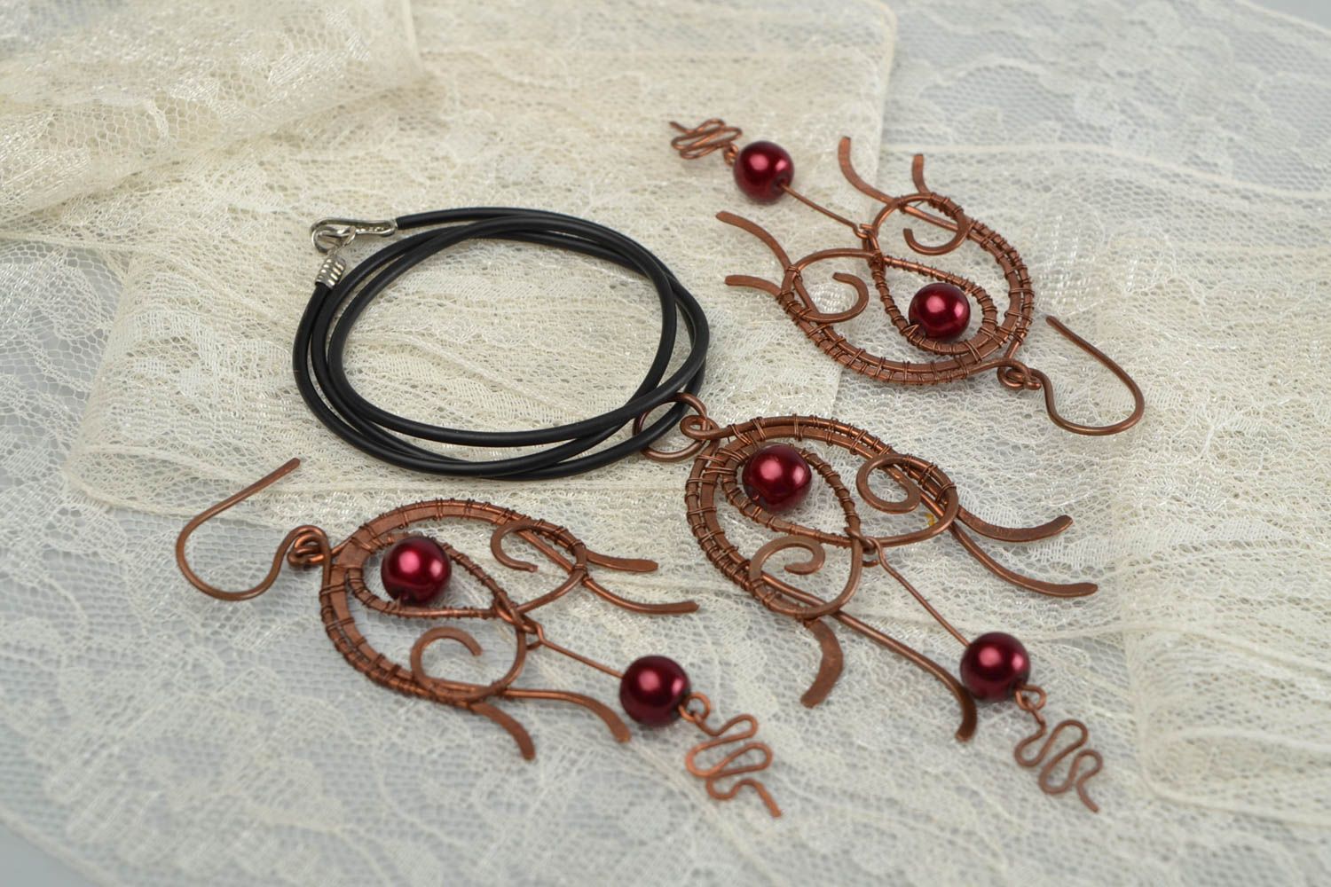 Schmuckset aus Kupfer Collier und Ohrringe mit roten Perlen handmade für Frauen foto 1