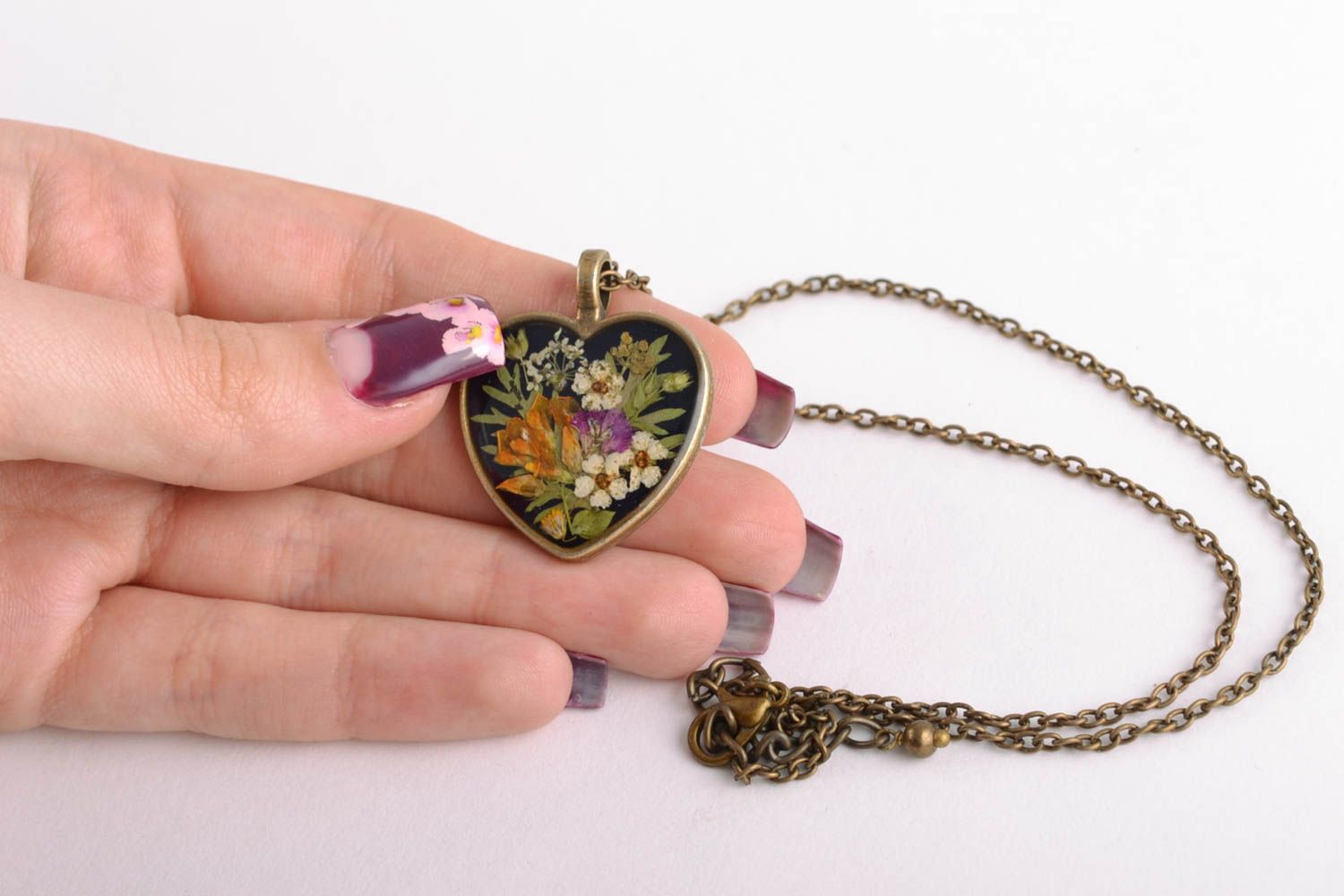 Neck pendant with natural flowers in epoxy resin Heart photo 5