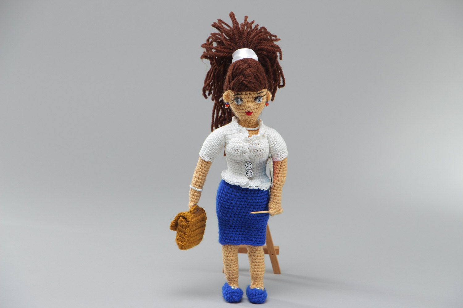 Мягкая вязаная кукла хенд мэйд наполненная синтепоном для девочки Учительница фото 2