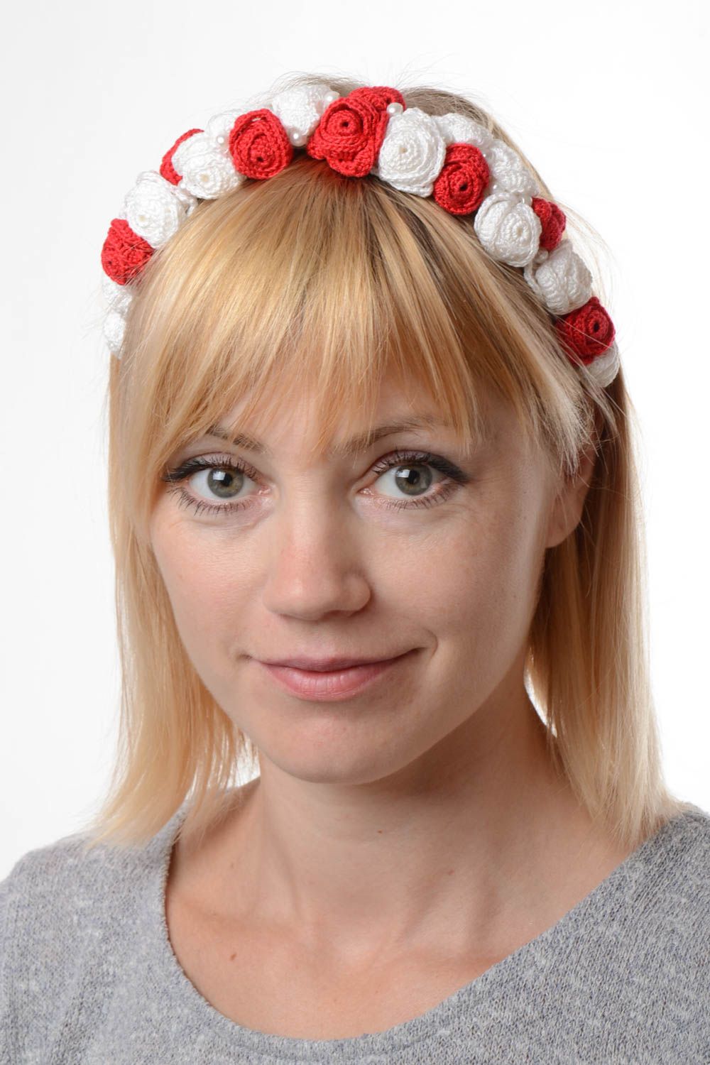 Bandeau fleurs fait main Accessoire femme tricoté blanc rouge Cadeau pour femme photo 1