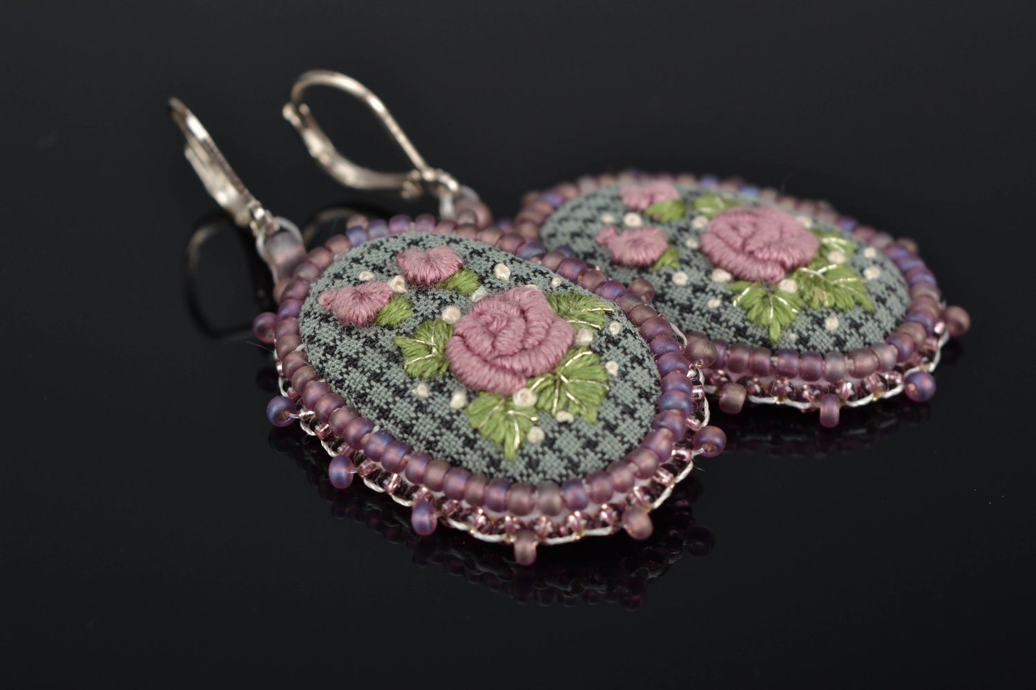 Long embroidered earrings photo 1
