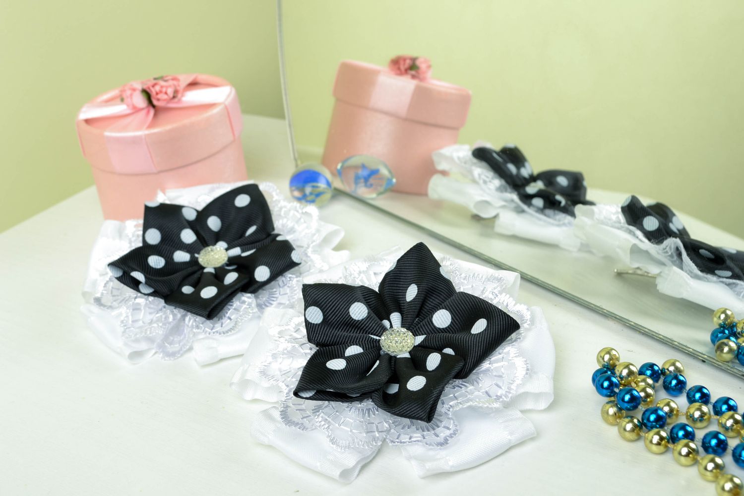 Hair clips with black lacy bows photo 5