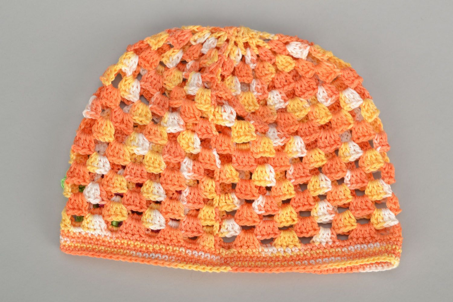 Cappello con fiore di lana fatto a mano accessorio divertente da bambine
 foto 4