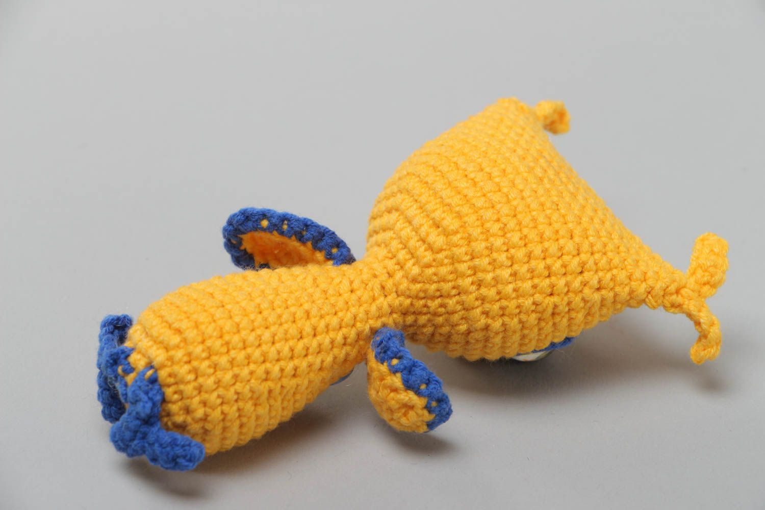 Kleines gelbes gehäkeltes Kuscheltier Eule aus Acrylfäden für Kleinkinder handmade foto 4