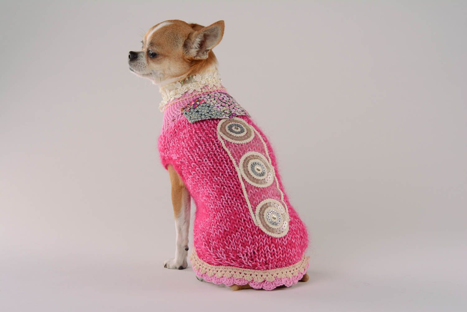 Vestido para cães com rendas roupas para animais feitas à mão  foto 5