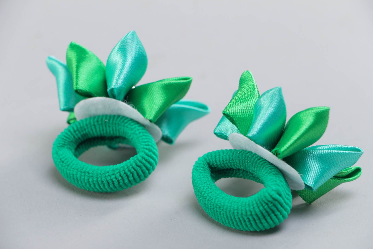 Set of handmade children's satin ribbon flower scrunchies of green color 2 pieces photo 4