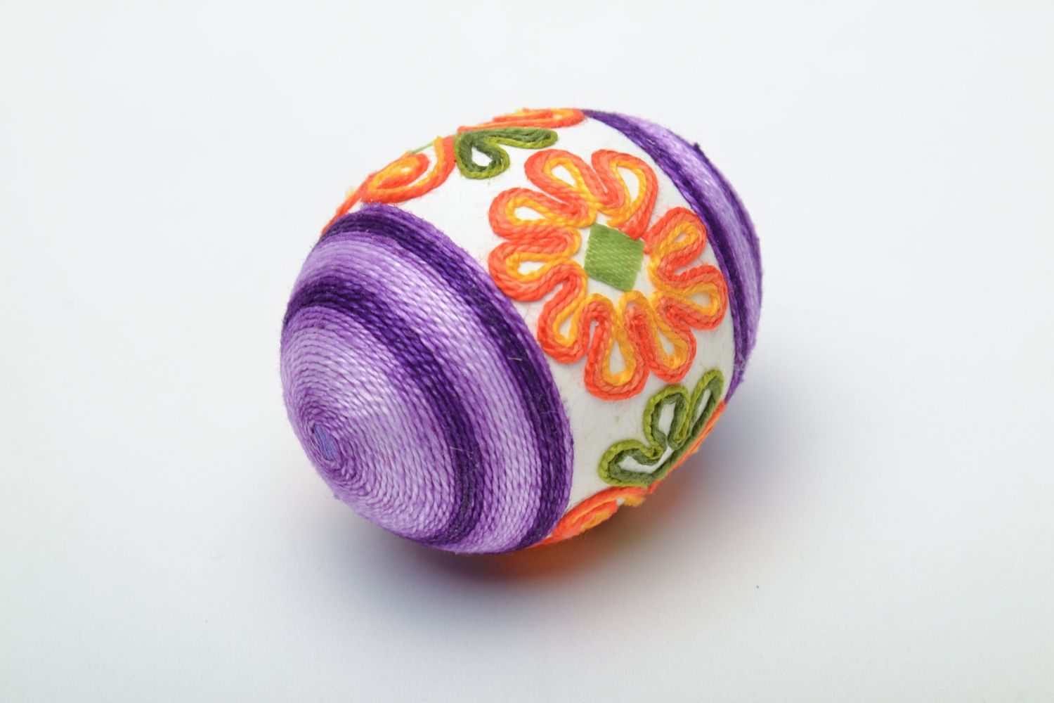 Bright Easter egg decorated with threads photo 4