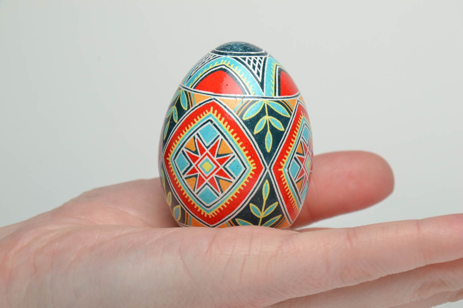 Oeuf de Pâques décoratif fait main original peint avec ornement traditionnel photo 5