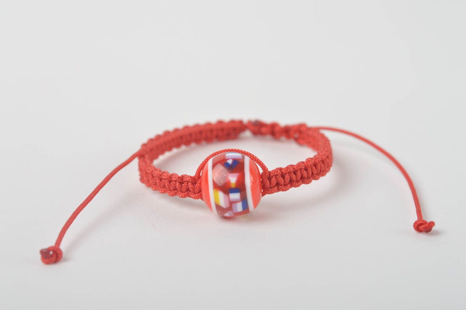 Bracelet tressé rouge Bijou fait main décoré de perle fantaisie Cadeau femme photo 3