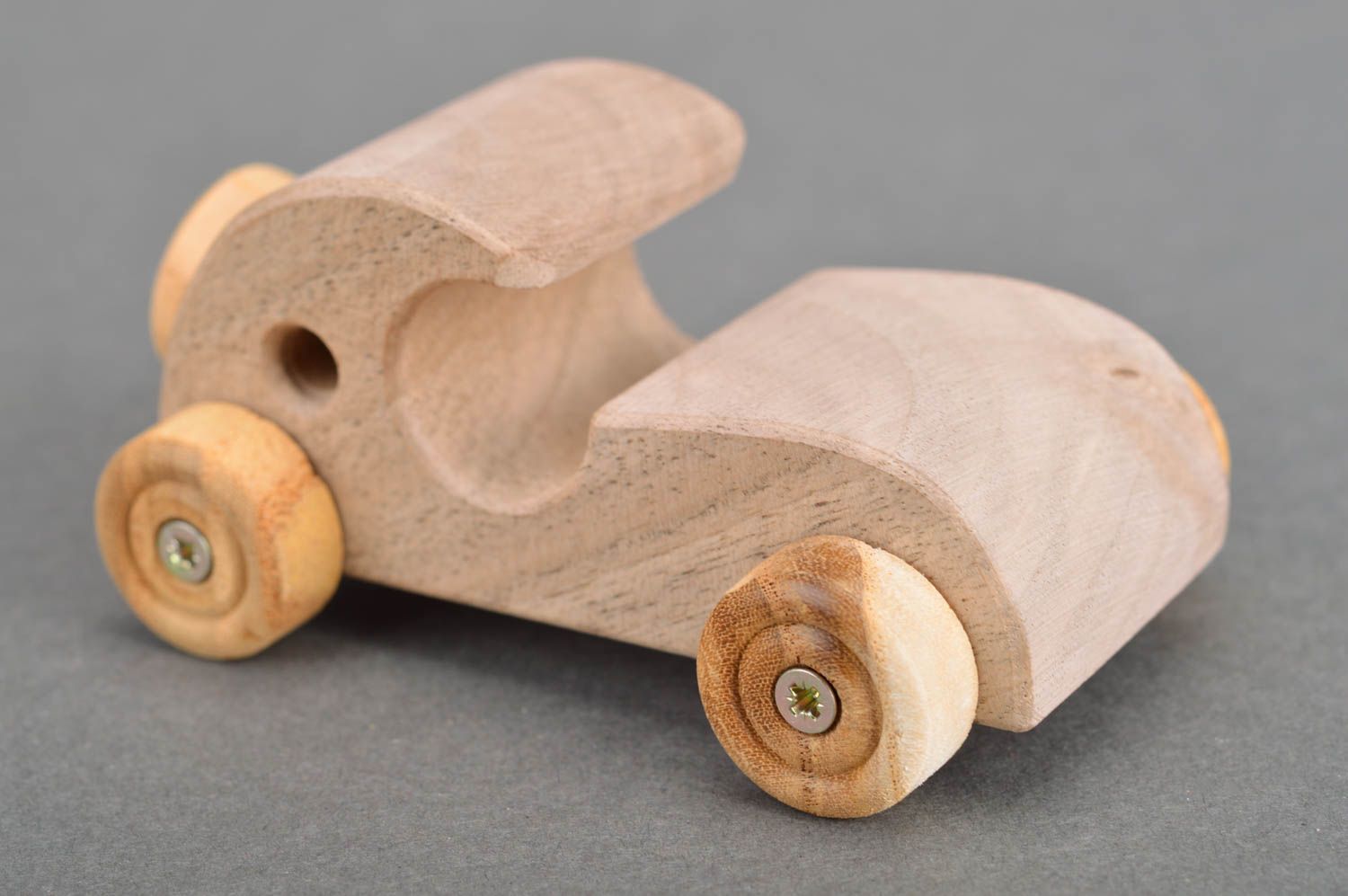 Petit jouet voiture en bois fait main écologique original pour enfants photo 2