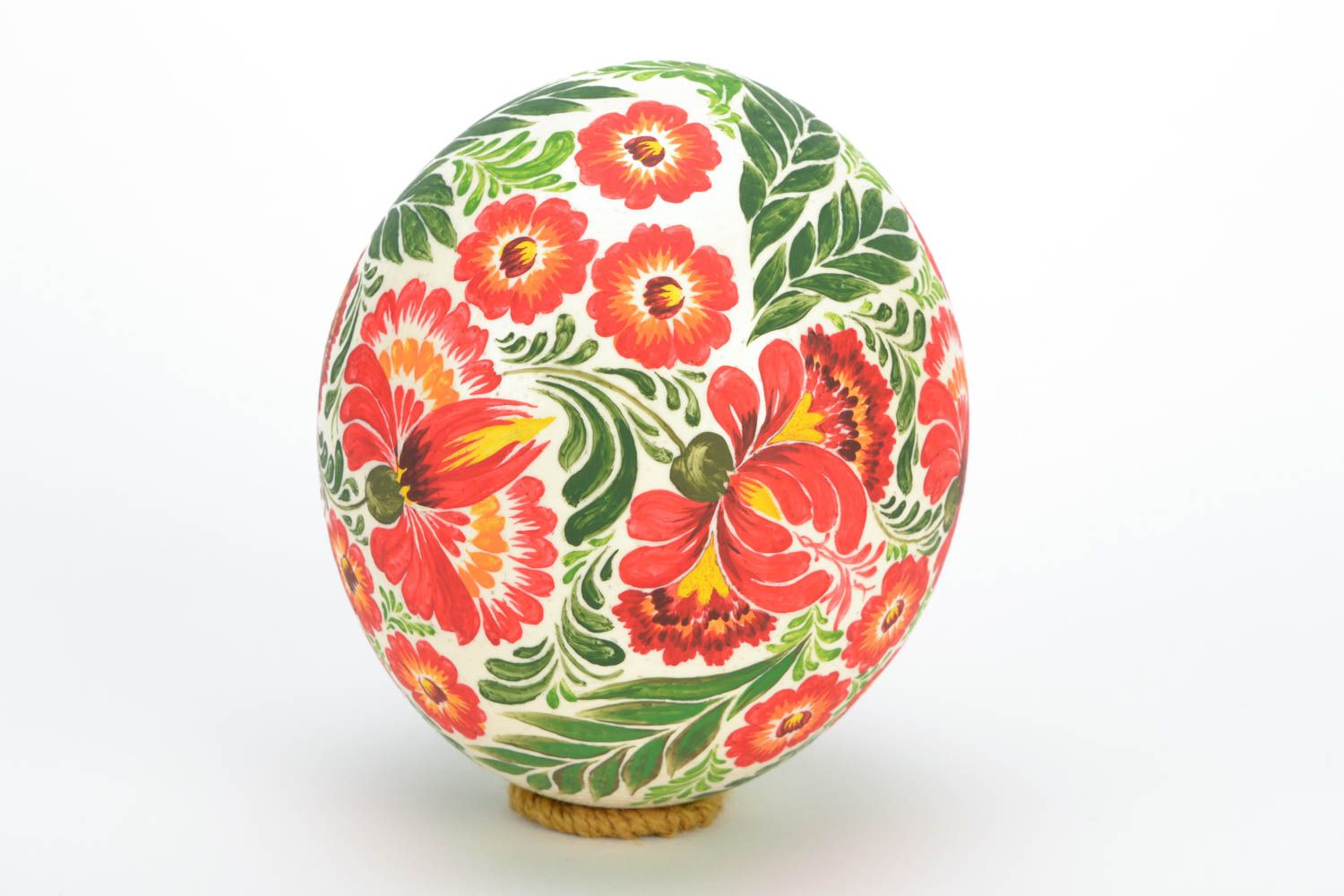 Huevo de Pascua de avestruz pintado con acrílicos de pintura de Petrykivka   foto 5