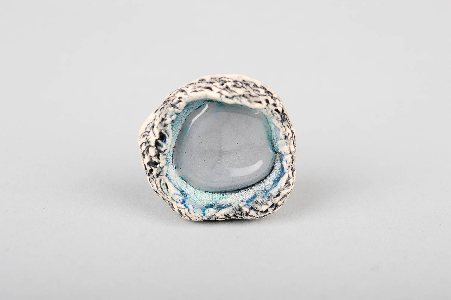 Кольцо ручной работы оригинальный подарок модное кольцо из белой глины фото 1