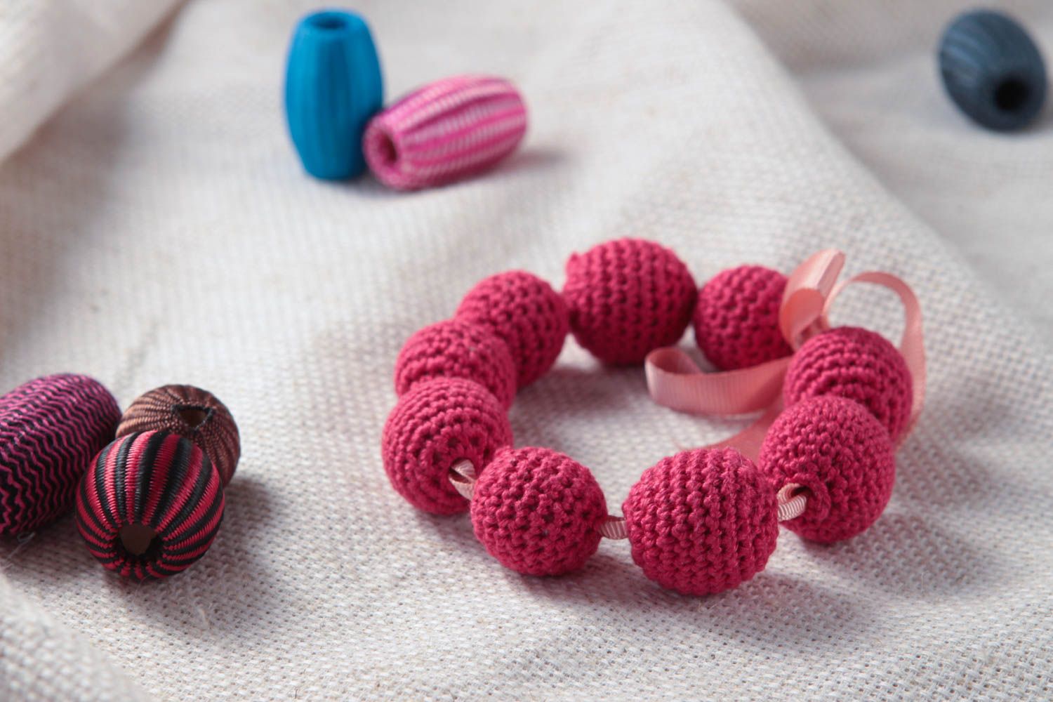 Bracelet de dentition rose Bracelet textile fait main Cadeau jeune maman photo 1