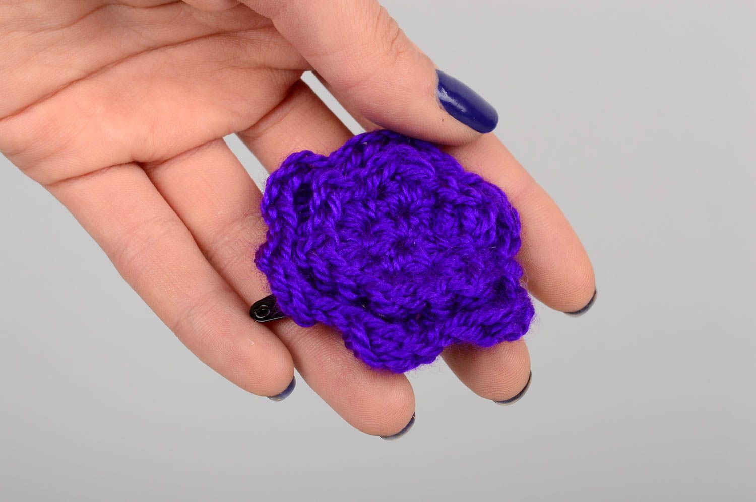 Handmade Haarschmuck für Mädchen Haarklemme Blume Häkel Accessoire schön violett foto 2