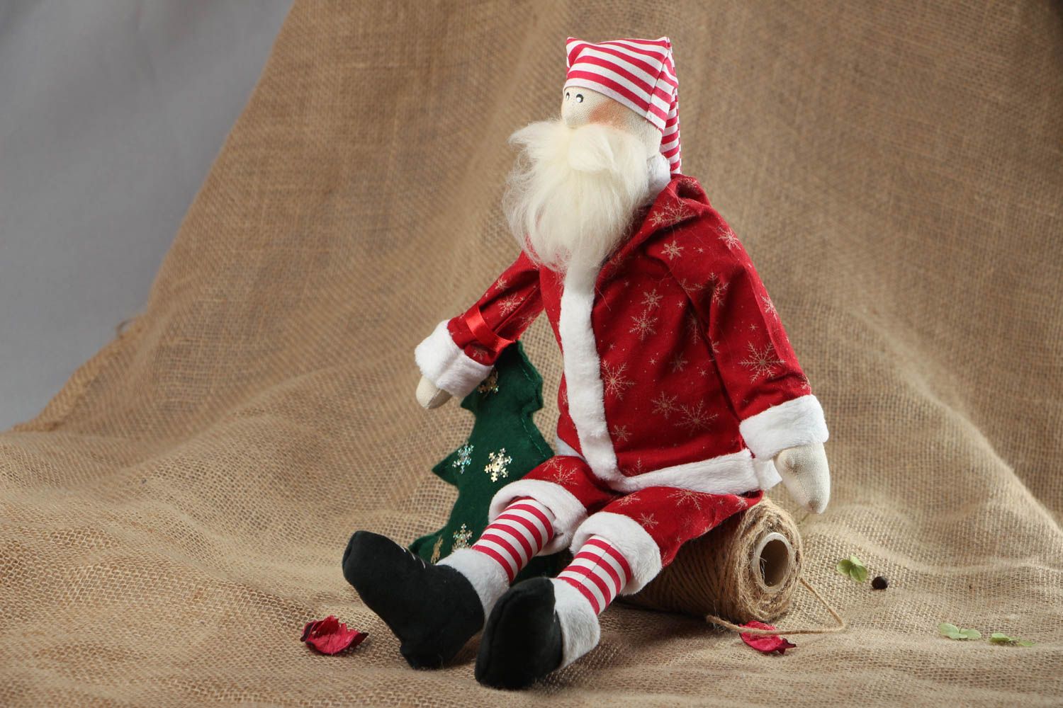 Мягкая игрушка в виде Санта Клауса с елкой фото 5