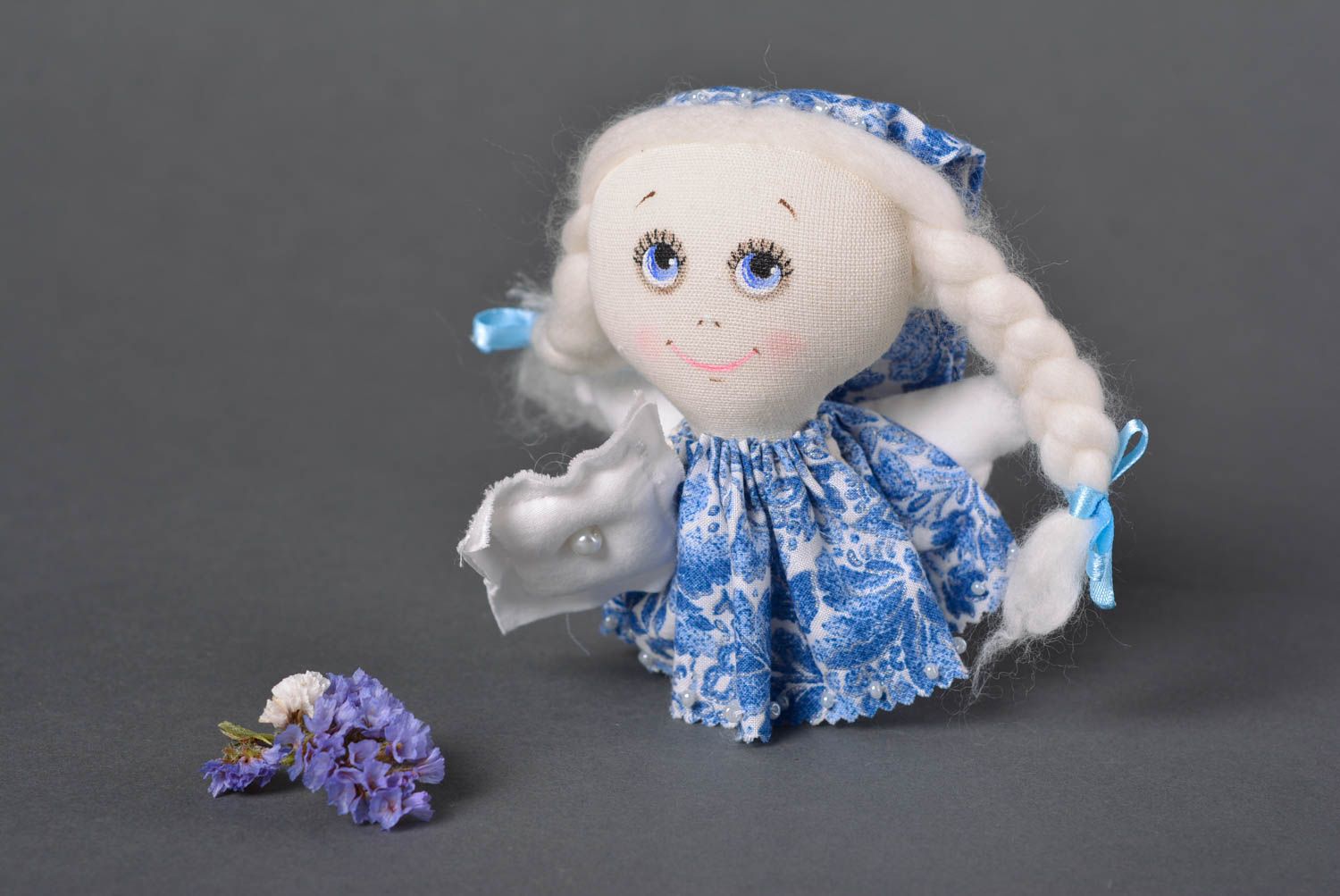 Designer Puppe handmade Stoff Spielzeug im blauen Kleid Haus Deko künstlerisch foto 1