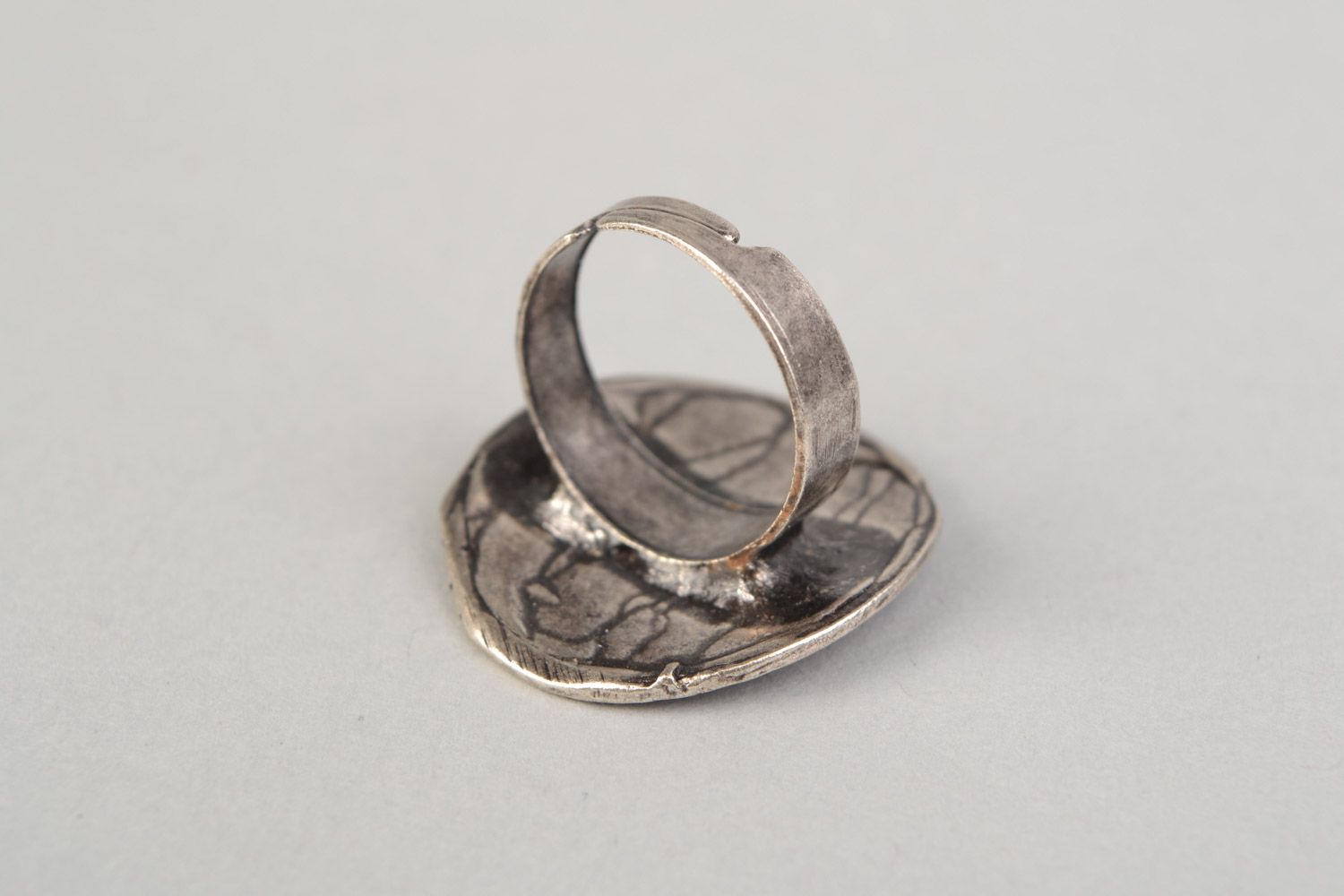 Металлическое кольцо ручной работы большое красивое женское авторское нежное фото 4