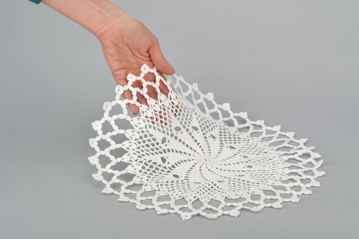 Crochet lacy napkin photo 2