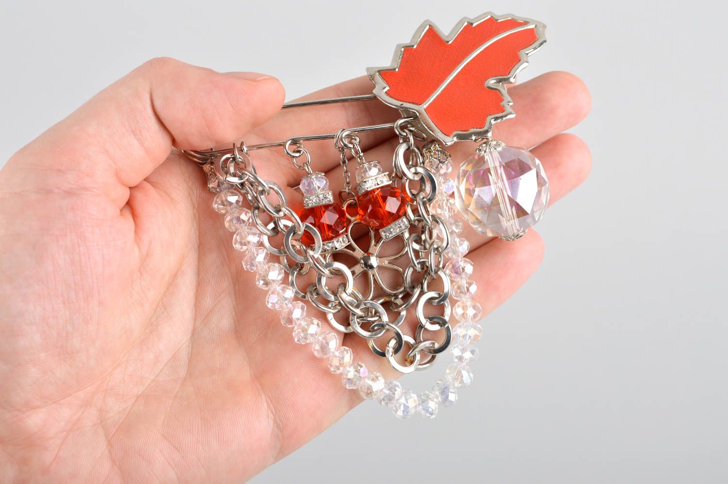 Broche design Bijou fait main cuir artificiel Accessoire femme métal cristaux photo 5