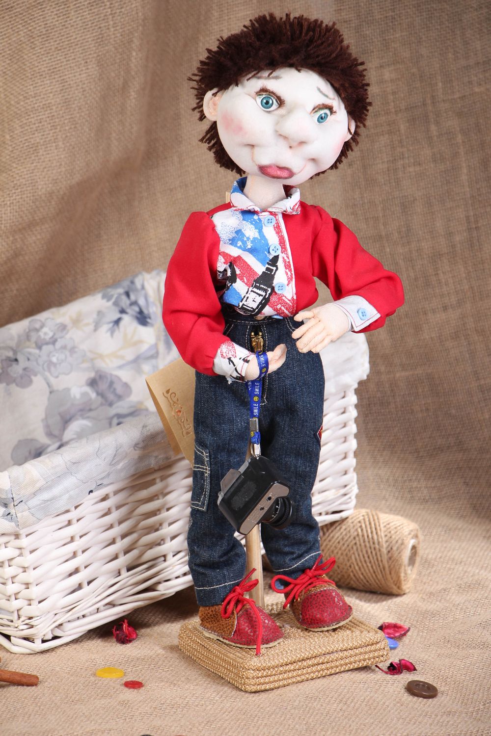 Тканевая кукла на подставке Фотограф фото 5