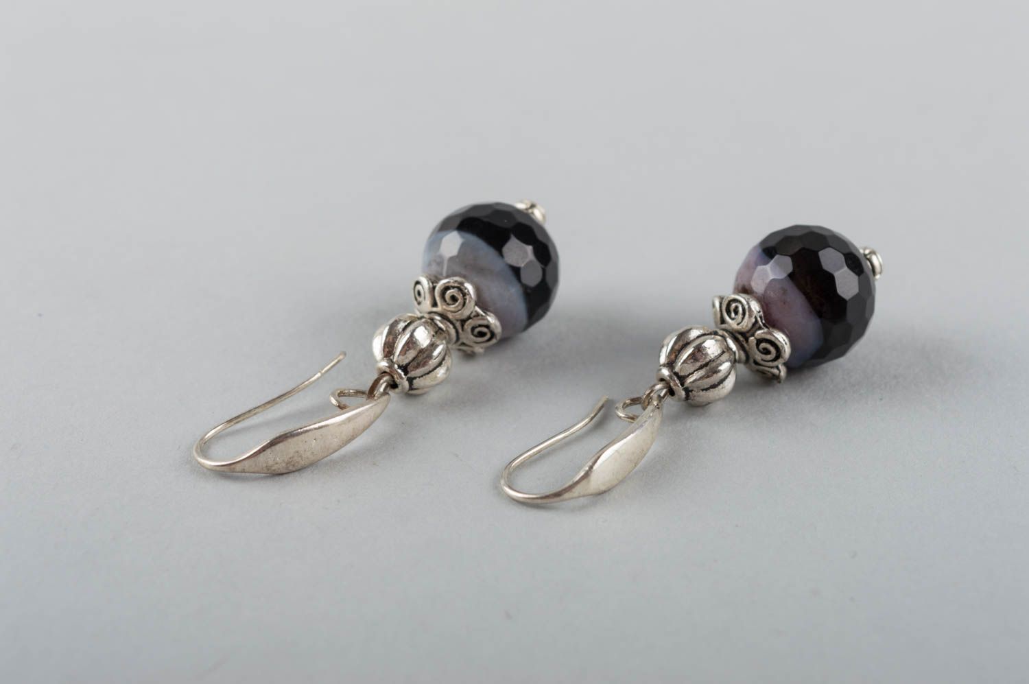 Beautiful designer elegant black handmade earrings made of agate and brass photo 4